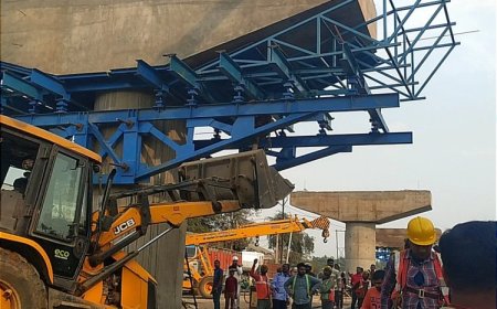 मेराल में फ्लाईओवर के पिलर का शटरिंग खोलने के दौरान लोहे के पलेटा से दबकर मजदूर की हुई मौत