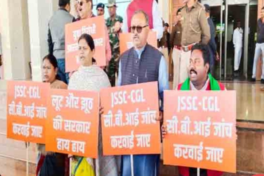 विधानसभा के गेट पर भाजपा विधायकों का प्रदर्शन