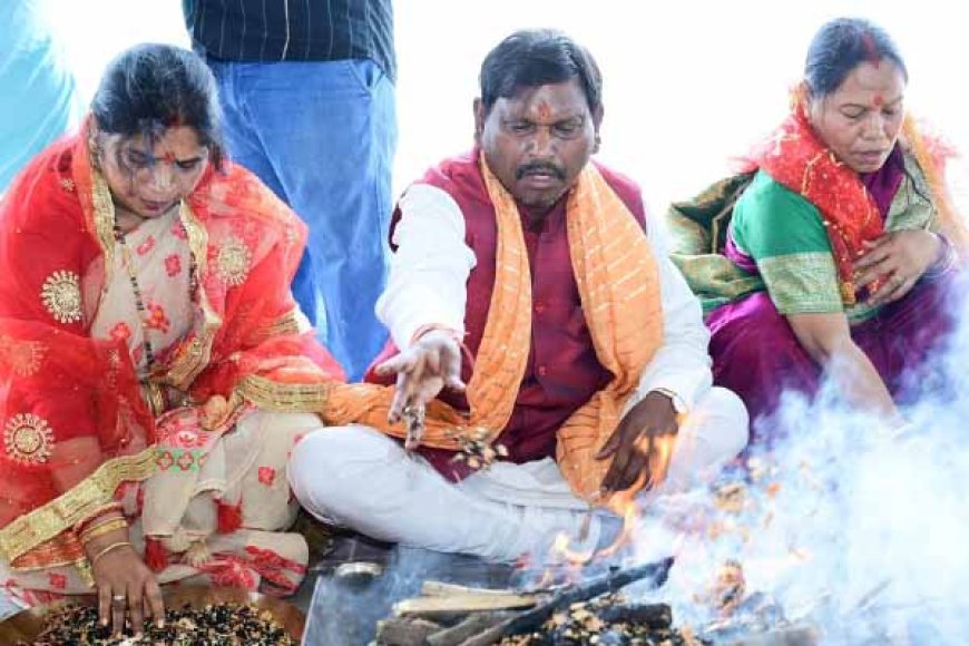 ओडिशा के राज्यपाल रघुवर दास और केंद्रीय मंत्री अर्जुन मुंडा ने की पूजा-अर्चना