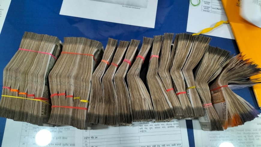 धनबाद में वाहन जांच के दौरान 12 लाख रुपये बरामद