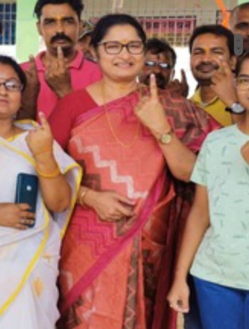 कोडरमा लोकसभा सीट से एनडीए और इंडी गठबंधन के प्रत्याशियों ने वोट डाले