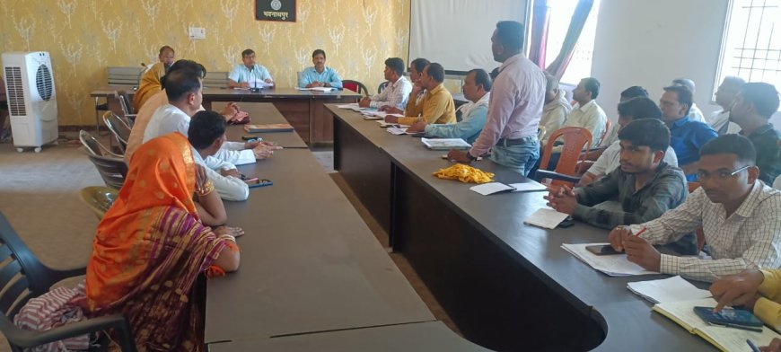 डीडीसी ने की पंचायतवार योजनाओं की समीक्षा बैठक