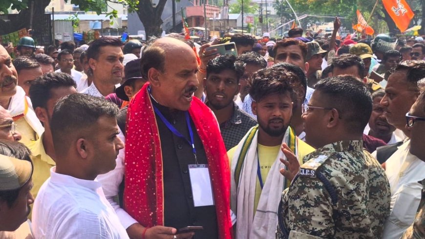 भाजपा कार्यकर्ताओं के जश्न और बम-पटाखे को देख बौखलाए कांग्रेस प्रत्याशी केएन त्रिपाठी