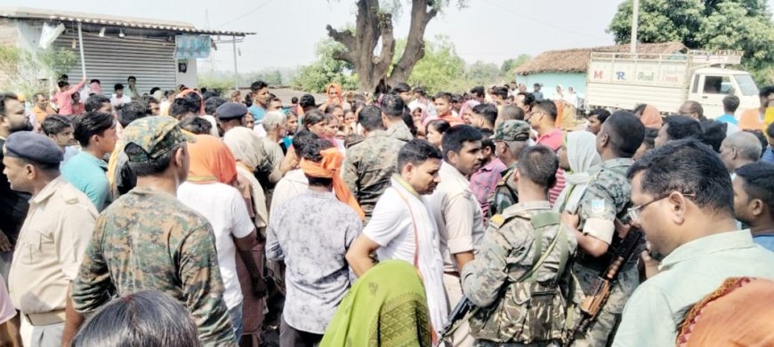 पिकअप चालक को दूसरे पिकअप वैन नेे रौंदा, ढाई घंटे तक सड़क जाम कर प्रदर्शन