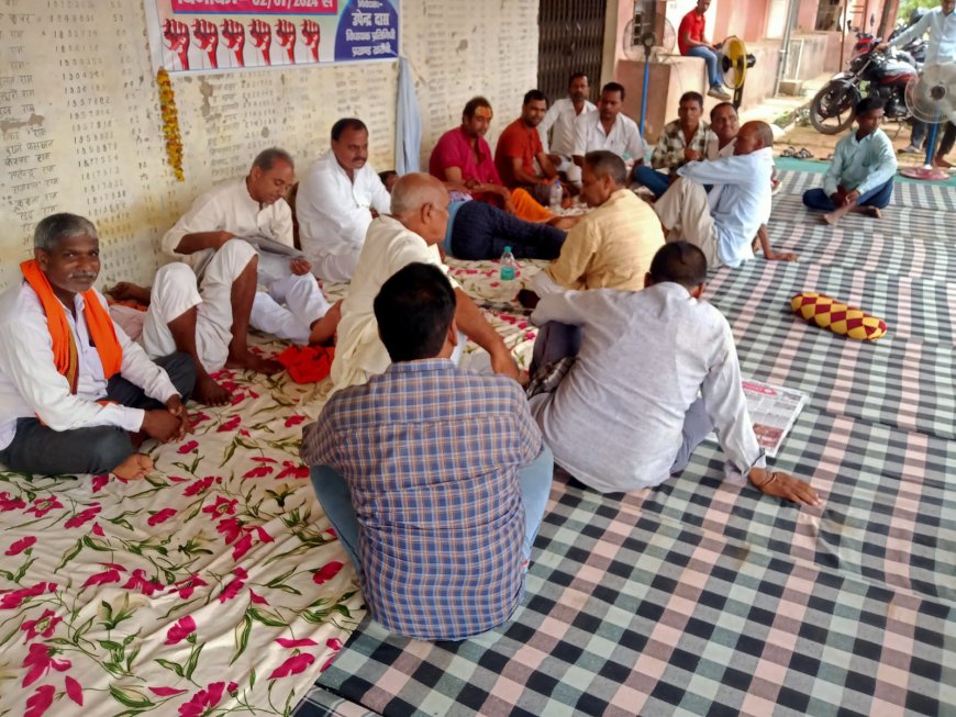 खरौंधी में विधायक प्रतिनिधि दो दिनों से अनशन पर, हेल्थ में आई गिरावट