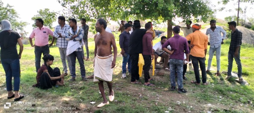ऑर्केस्ट्रा प्रोग्राम में नर्तकियों के साथ मारपीट