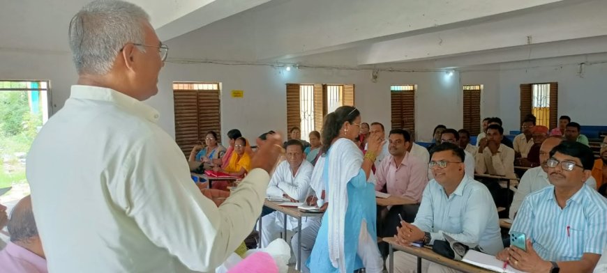 प्रखंड के सभी विद्यालयों के प्राधानाध्यापकों की बैठक संपन्न