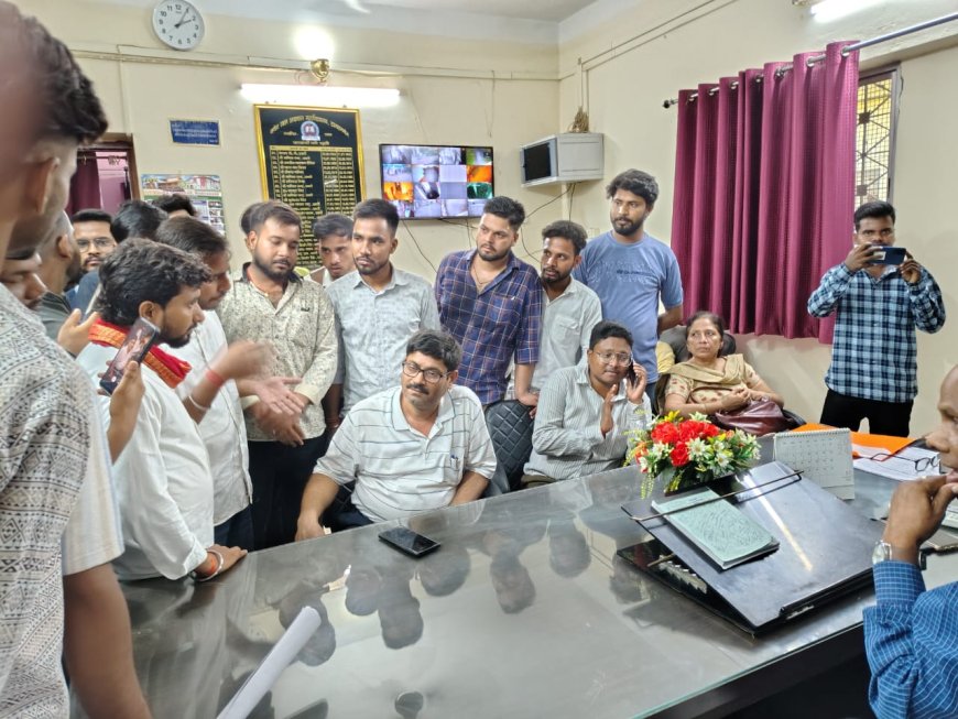 बिजनेस मैंनेजमेंट की परीक्षा न होने पर जीएलए कॉलेज में विद्यार्थियों का हंगामा