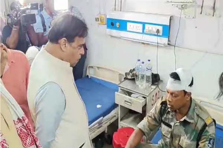 घायल सहायक पुलिसकर्मियों से मिलने रिम्स पहुंचे असम के मुख्यमंत्री
