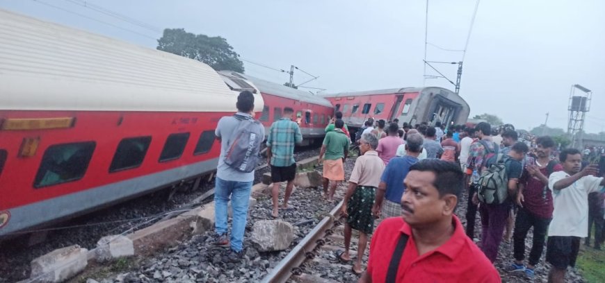 हावड़ा-मुंबई मेल झारखंड में दुर्घटनाग्रस्त, रेल यातायात प्रभावित