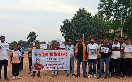 अभाविप कार्यकर्ताओं ने काला बिल्ला लगाकर किया विरोध प्रदर्शन