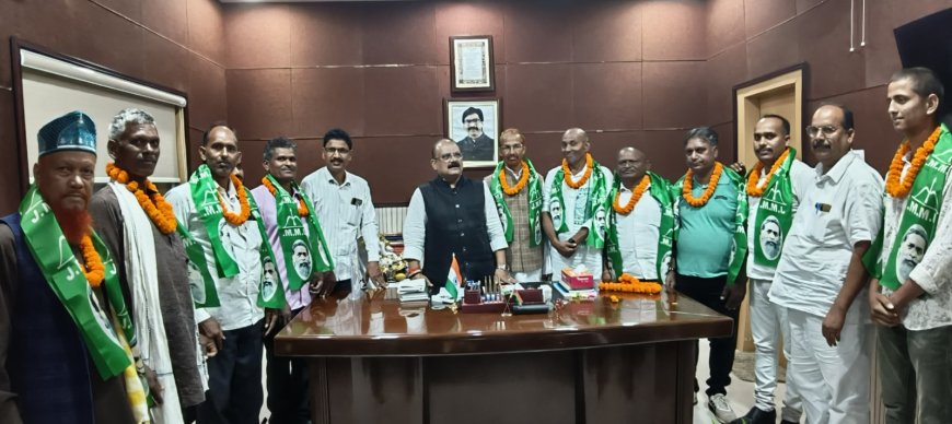 राजद प्रदेश उपाध्यक्ष, सचिव, पूर्व प्रत्याशी सहित दो दर्जन से अधिक लोग झामुमो में शामिल