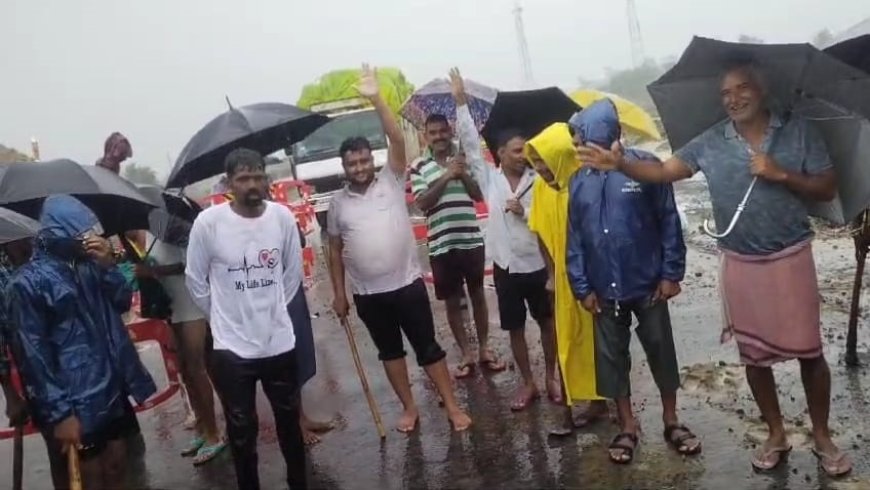 पलामू में घर और खेतों में जलजमाव पर आक्रोश, दो घंटे तक एनएच 75 जाम