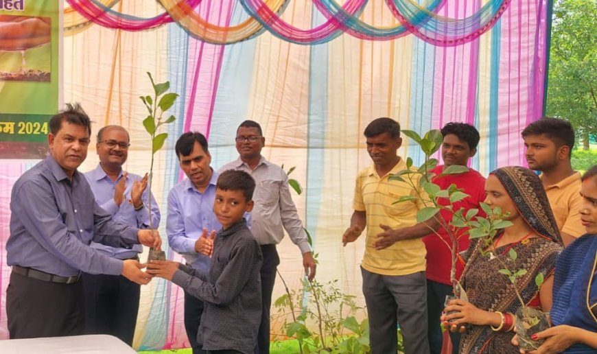 ग्रासिम सीएसआर ने पौधरोपण कर "एक पेड़ मां के नाम" अभियान का किया शुभारंभ