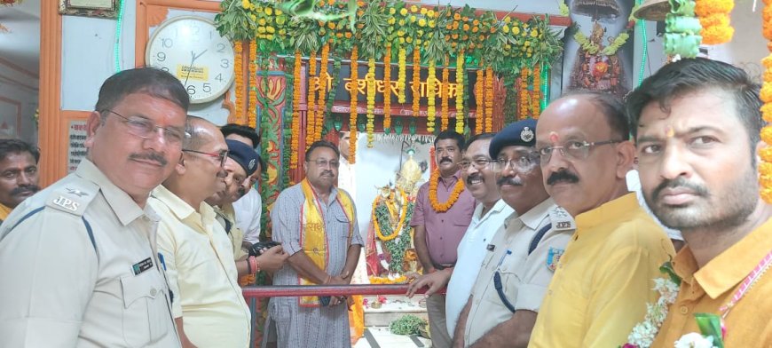 एसपी ने श्री बंशीधर मंदिर में की पूजा अर्चना
