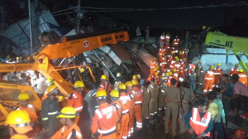 लखनऊ में इमारत ढहने से 8 की मौत कई घायल