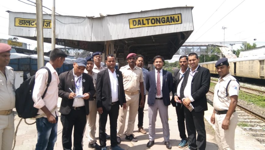 रेलवे के विशेष चेकिंग अभियान में 33 बेटिकट यात्रा पकड़ाये, जुर्माना देकर हुये रिहा