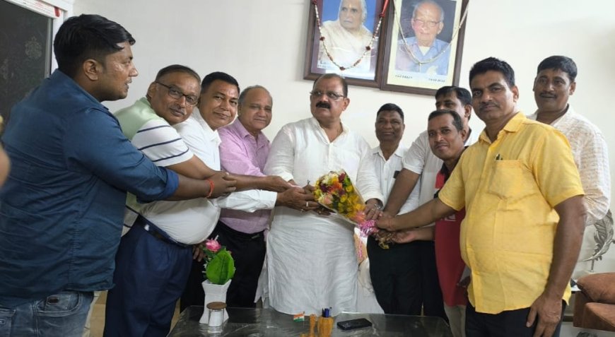 खेल मंत्री बनने पर खेल संघ ने किया मंत्री को सम्मानित