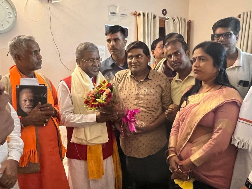 बाबूलाल से मिले डॉ अनिल साह, गढ़वा विधानसभा के चुनावी समीकरण पर हुई बात