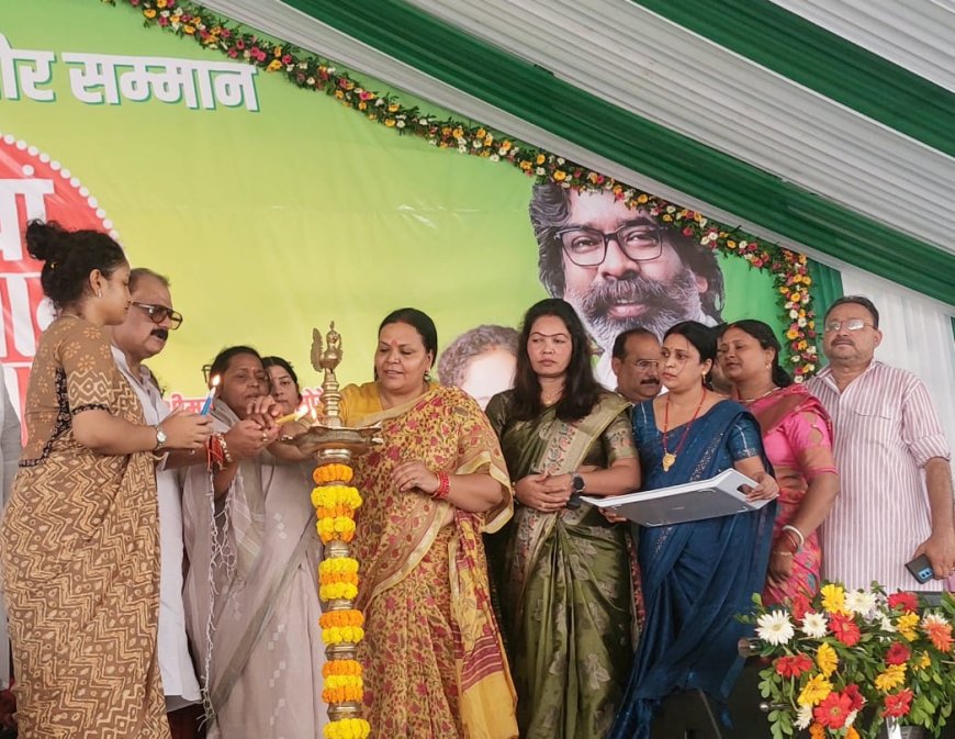 मंत्रीगण के साथ विधायक कल्पना सोरेन ने श्री बंशीधर नगर में मंईयां सम्मान यात्रा का किया श्रीगणेश