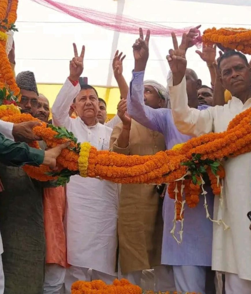 पूर्व मंत्री गिरिनाथ सिंह के प्रखंड स्तरीय सम्मेलन में उमड़ी समर्थकों की भींड़