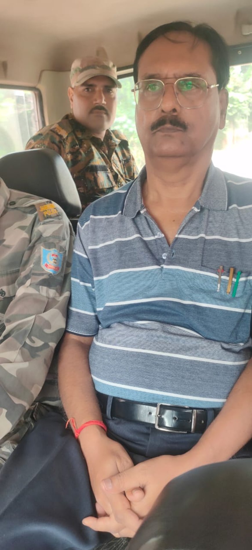 देवघर का सिविल सर्जन 70 हजार रुपये घूस लेते रंगे हाथों गिरफ्तार