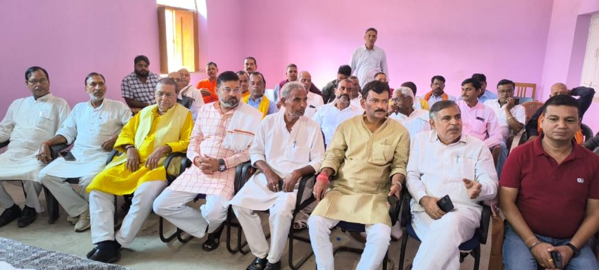 टिकट बंटवारा होते ही गढ़वा भाजपा में दरार, भाजपाईयों ने फूंका विद्रोह का बिगुल