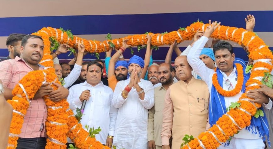 बसपा की ओर से पार्टी के प्रत्याशी पंकज कुमार चौबे के समर्थन में नामांकन सभा आयोजित