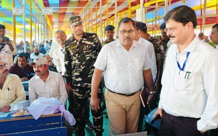 मतदान कर्मी सभी आवश्यक सामग्रियों के साथ मतदान केंद्रों पर रवाना
