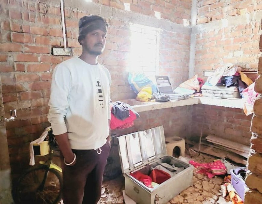 अज्ञात चोरों ने दो घरों से की 50 हजार नकद, दो लाख रुपये के आभूषण व दो मोबाईल की चोरी