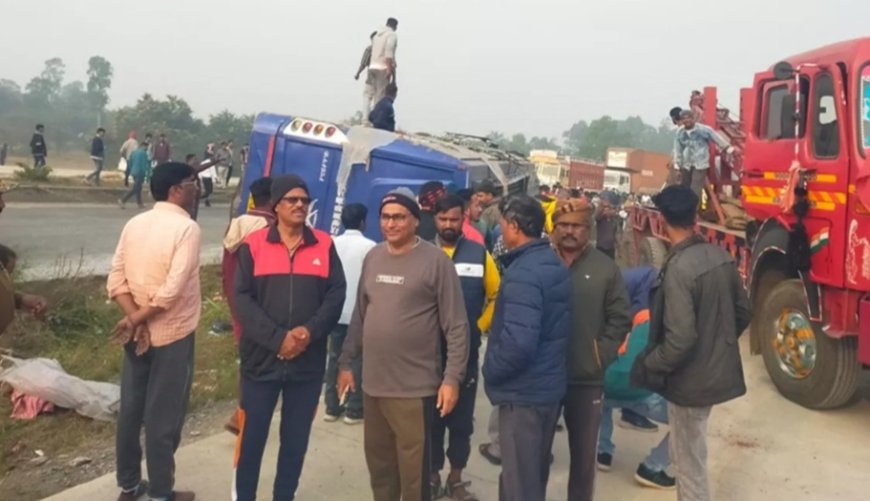 झारखंड के हजारीबाग जिले में कोलकाता से पटना जा रही बस पलटी, सात यात्रियों की मौत, 25 से अधिक घायल