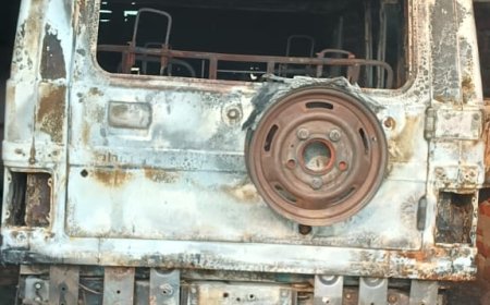 आग से जलकर वाहन खाक