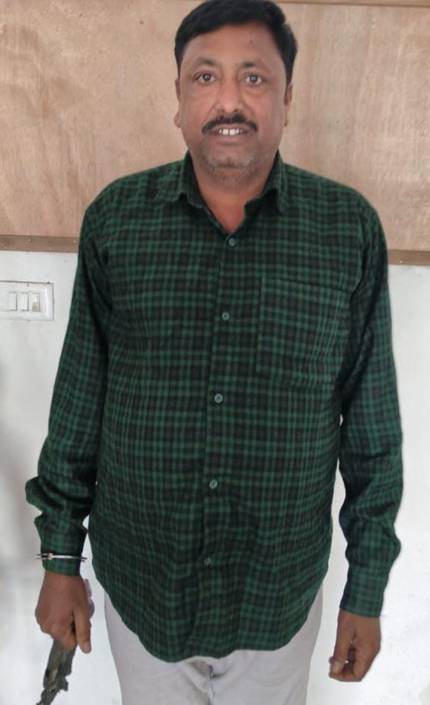 विधानसभा चुनाव के दौरान दूसरे पक्ष के घर में घुसकर मारपीट करने का मुख्य आरोपी गिरफ्तार
