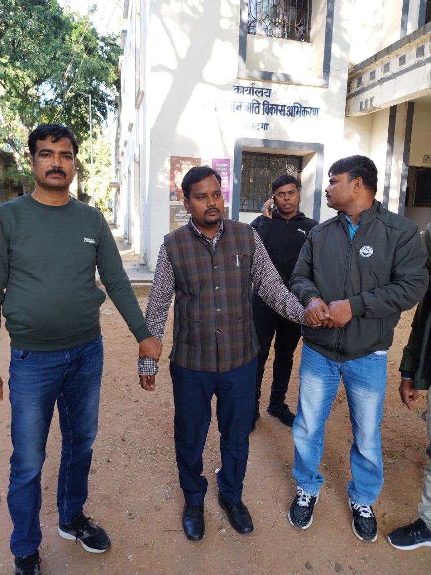 रिश्वत लेते बड़ा बाबू गिरफ्तार