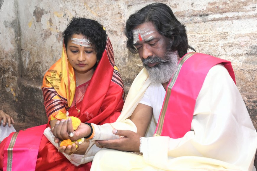 मुख्यमंत्री हेमन्त सोरेन ने पत्नी कल्पना के साथ बाबा बैद्यनाथ मंदिर में की पूजा-अर्चना