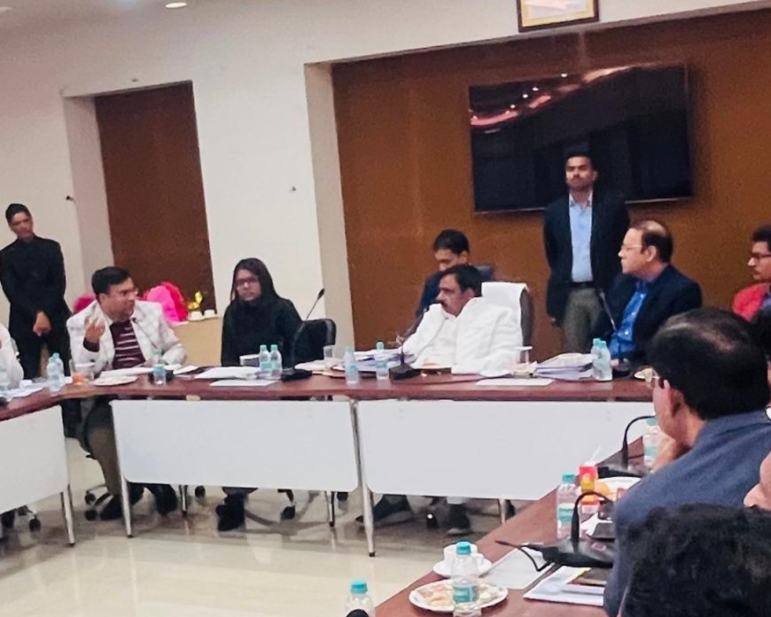 राज्य में उद्योगों के विकास के लिए समन्वय बनाकर काम करें पदाधिकारी: मंत्री संजय
