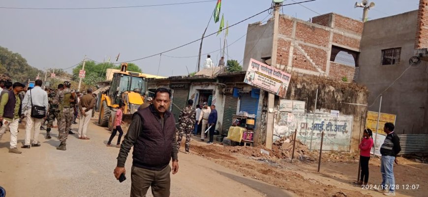 अतिक्रमण के खिलाफ चला प्रसाशन का बुलडोजर