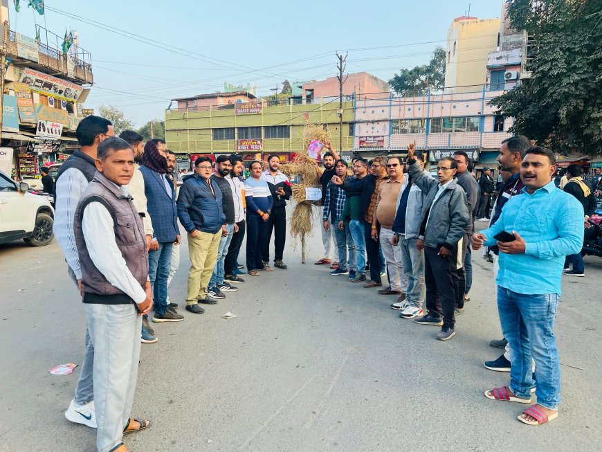 ब्राह्मण समाज के लोगों ने विधायक सत्येन्द्र नाथ के खिलाफ निकाला आक्रोश मार्च, पुतला दहन भी किया
