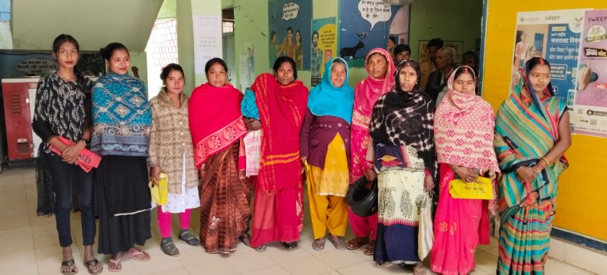 मंईयां सम्मान योजना का लाभ नहीं मिलने पर बीडीओ कार्यालय पहुंची महिलाएं