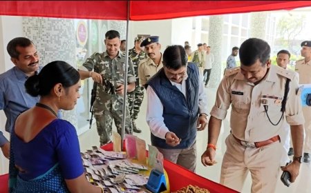 डीसी-एसपी ने पलाश हर्बल गुलाल बिक्री सह प्रदर्शनी का किया उद्घाटन