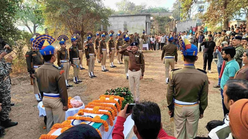 शहीद महिमानंद शुक्ला को श्रद्धांजलि देने उनके गांव पहुंचेंगे सीआरपीएफ के डीजी और कई आला अधिकारी