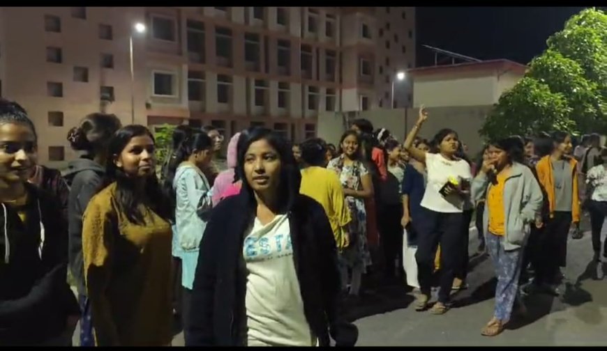 इंजीनियरिंग कॉलेज में छात्रों का हंगामा, मेस के खाने पर उठाए सवाल