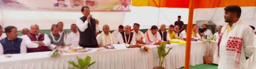 कांग्रेस की बैठक में हंगामा, जीशान खान ने बिट्टू पाठक को बताया सबसे डेड आदमी
