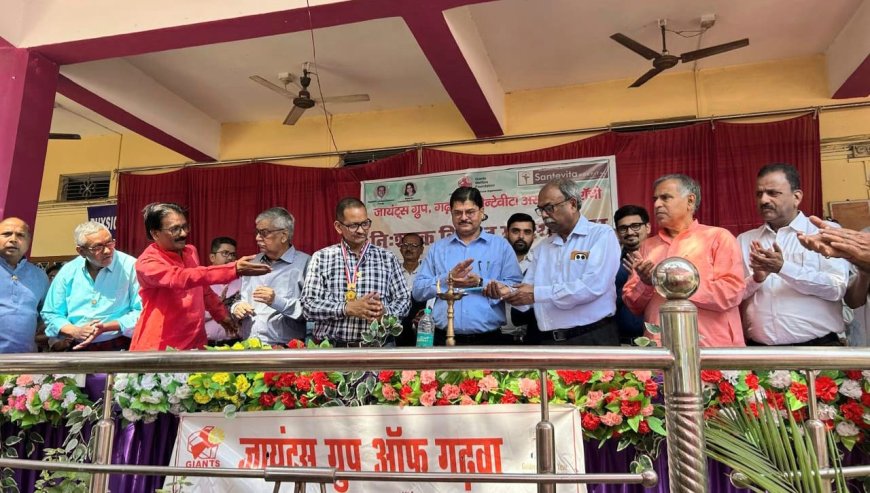 मेगा मेडिकल कैंप में मरीजों की जांच कर दी गई दवा
