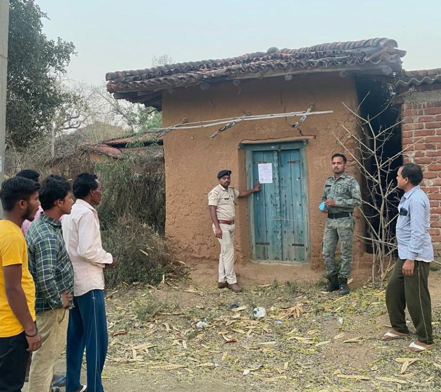 पत्नी को प्रताड़ित करने के आरोपी के घर पर पुलिस ने चिपकाया इश्तेहार