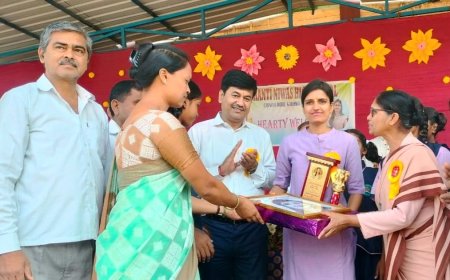 शांति निवास हाईस्कूल में छाया को किया गया सम्मानित