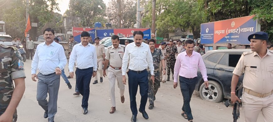 रामनवमी की पूर्व संध्या पर डीसी, एसपी ने शहर में किया फ्लैग मार्च, दिया शांति और सौहार्द का संदेश