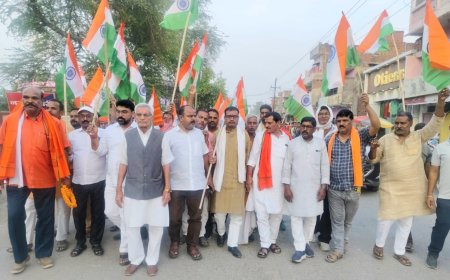भाजपाईयों ने निकाली तिरंगा यात्रा
