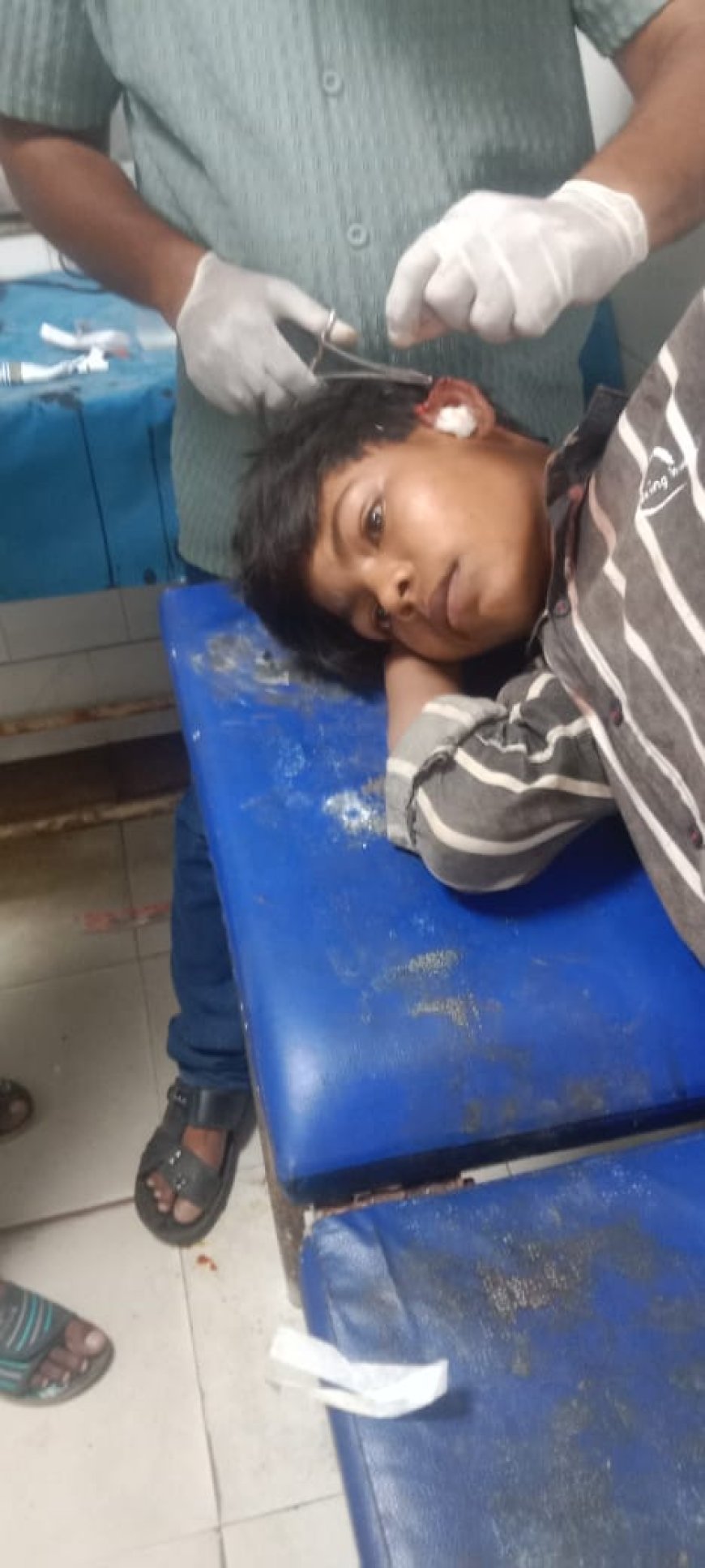 युवक ने क्रिकेट खेल रहे किशोर को दांत से कान काट कर किया जख्मी, गिरफ्तार