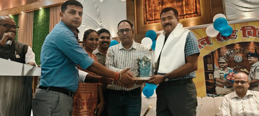 निवर्तमान एसपी दीपक पांडेय के सम्मान में गढ़वा में भव्य विदाई समारोह